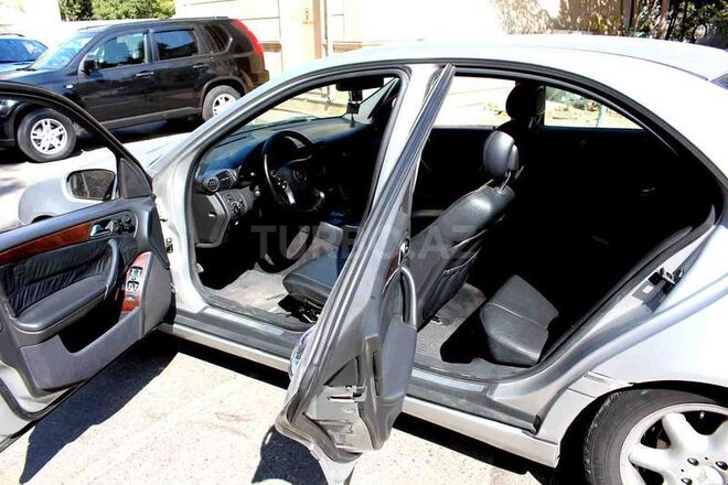 Mercedes C 230 2001, 186,000 km - 2.3 l - Bakı