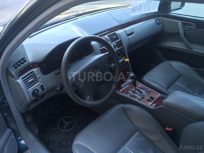 Mercedes E 270 2000, 214,000 km - 2.7 l - Bakı
