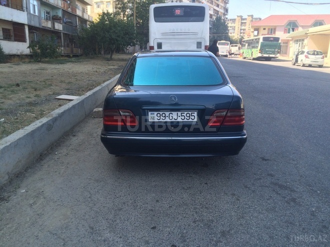 Mercedes E 270 2000, 214,000 km - 2.7 l - Bakı