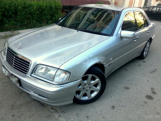 Mercedes C 220 1998, 240,000 km - 2.2 l - Bakı