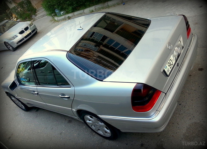 Mercedes C 220 1998, 240,000 km - 2.2 l - Bakı
