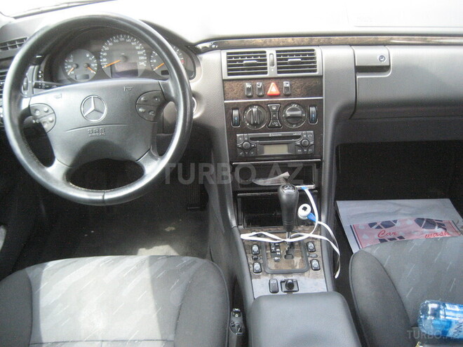 Mercedes E 240 1999, 182,000 km - 2.4 l - Bakı