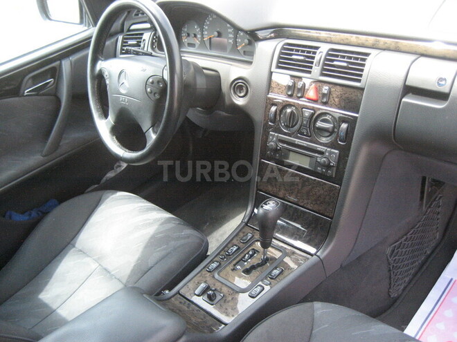 Mercedes E 240 1999, 182,000 km - 2.4 l - Bakı
