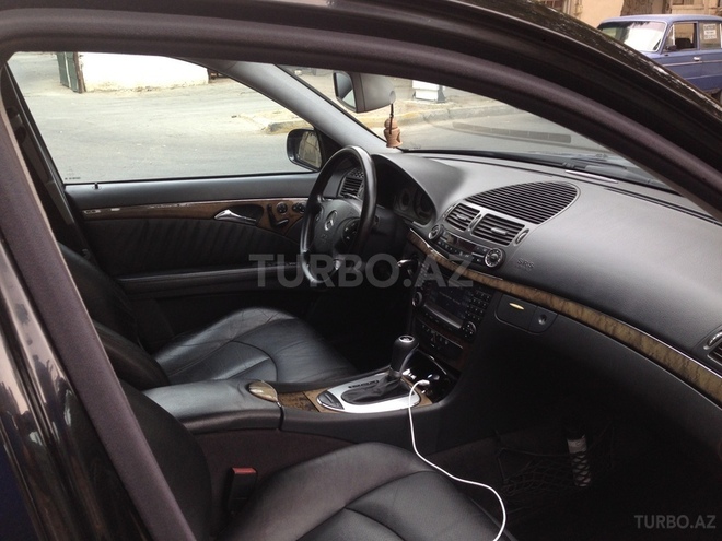 Mercedes E 240 2002, 211,000 km - 2.4 l - Bakı