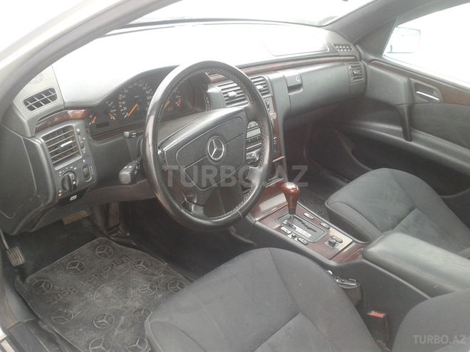 Mercedes E 230 1995, 398,565 km - 2.3 l - Bakı