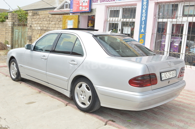 Mercedes E 220 2001, 292,000 km - 2.2 л - Bakı