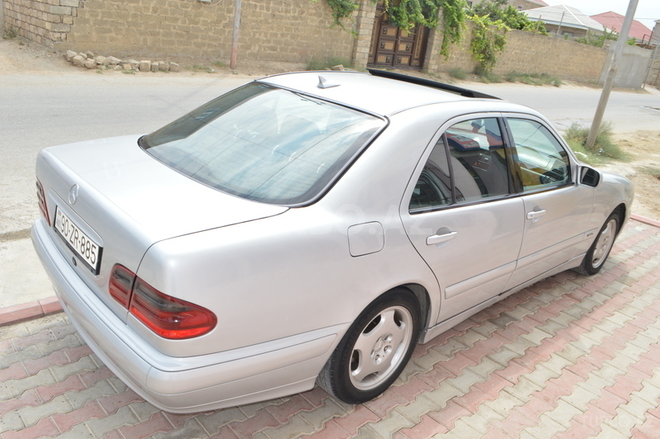 Mercedes E 220 2001, 292,000 km - 2.2 л - Bakı