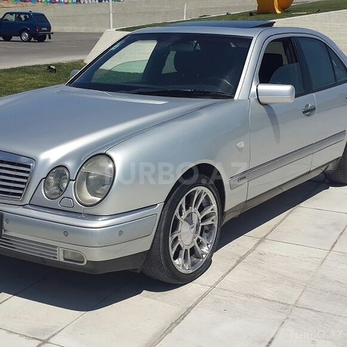 Mercedes E 240 1998, 260,000 km - 2.4 l - Bakı