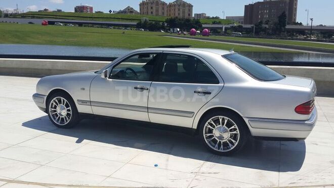 Mercedes E 240 1998, 260,000 km - 2.4 l - Bakı