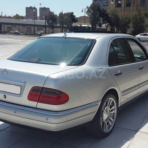 Mercedes E 240 1998, 260,000 km - 2.4 l - Bakı