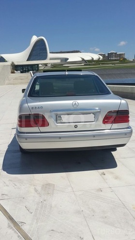 Mercedes E 240 1998, 260,000 km - 2.4 l - Bakı