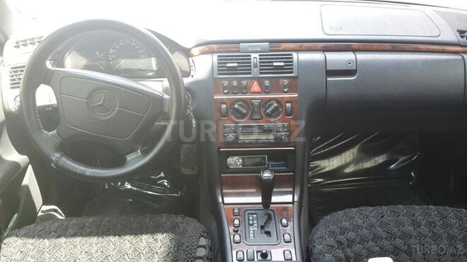 Mercedes E 240 1998, 260,000 km - 2.4 l - Bakı