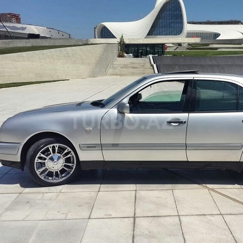 Mercedes E 240 1998, 260,000 km - 2.4 l - Bakı