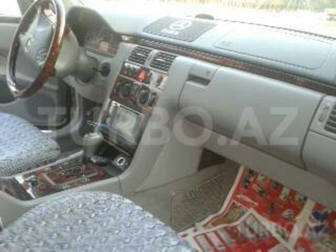 Mercedes E 270 1999, 220,000 km - 2.7 l - Bakı