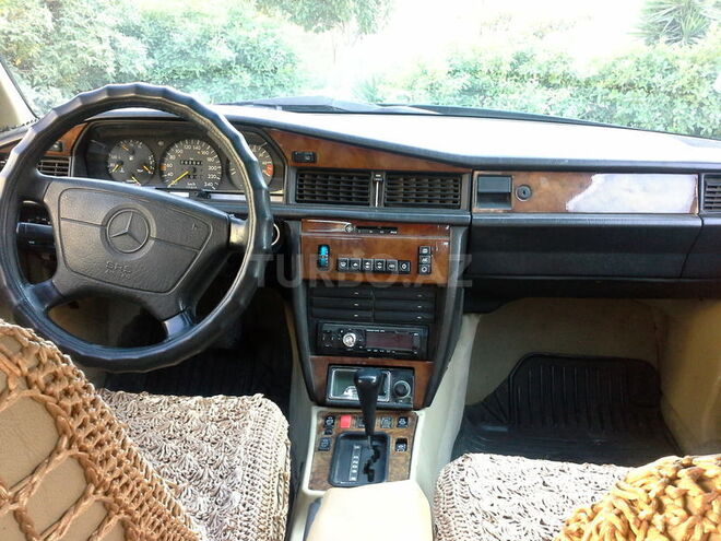 Mercedes 190 1993, 195,000 km - 2.3 l - Bakı