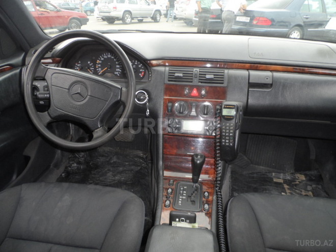 Mercedes E 240 1998, 188,000 km - 2.4 l - Bakı