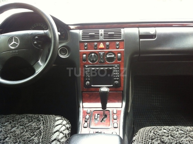 Mercedes E 220 2001, 280,000 km - 2.2 l - Bakı