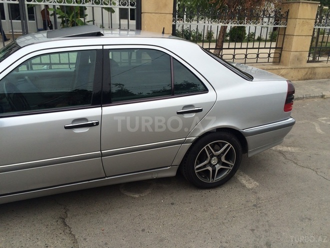 Mercedes C 230 1998, 220,000 km - 2.3 l - Bakı