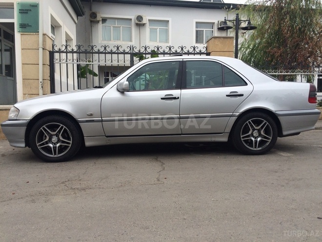 Mercedes C 230 1998, 220,000 km - 2.3 l - Bakı