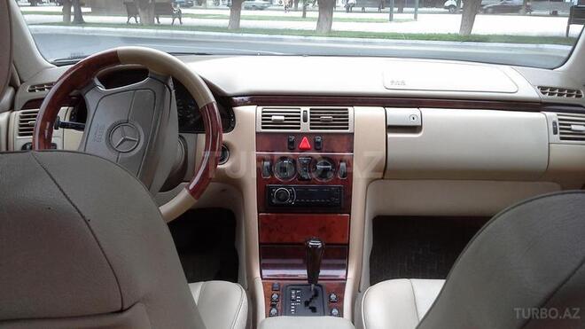 Mercedes E 240 1997, 268,000 km - 2.4 l - Bakı