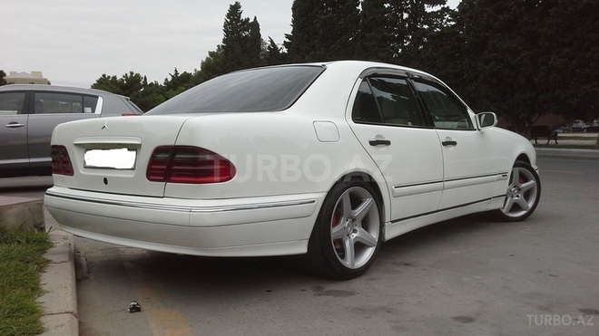 Mercedes E 240 1997, 268,000 km - 2.4 l - Bakı