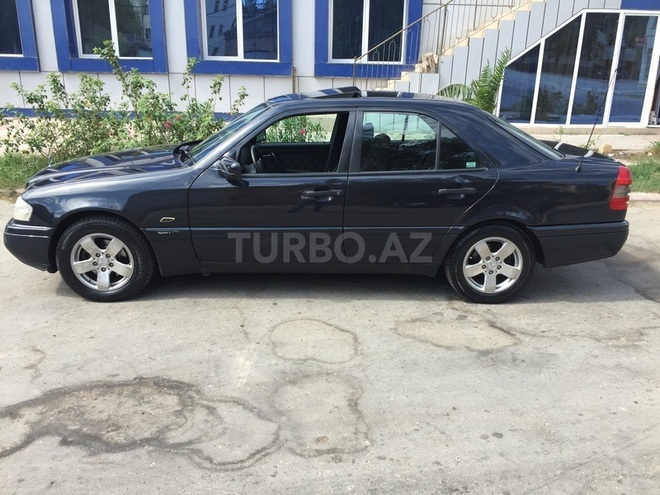 Mercedes C 220 1995, 198,456 km - 2.2 l - Bakı