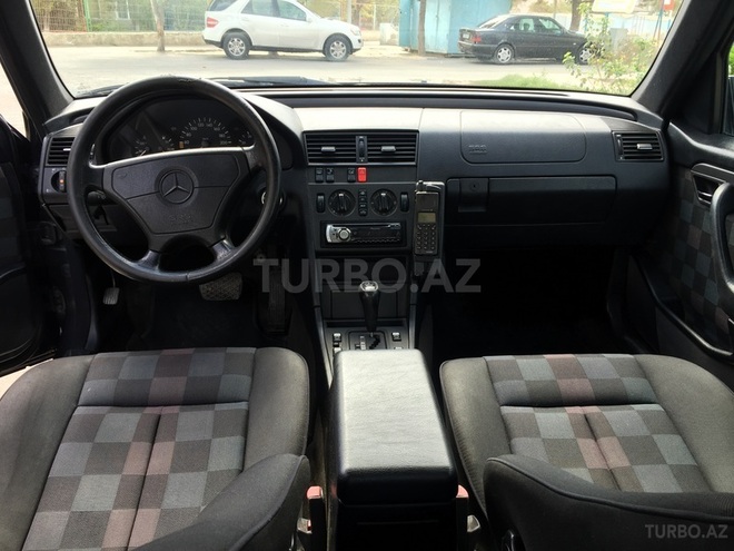 Mercedes C 220 1995, 198,456 km - 2.2 l - Bakı