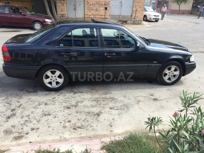 Mercedes C 220 1995, 198,456 km - 2.2 l - Bakı