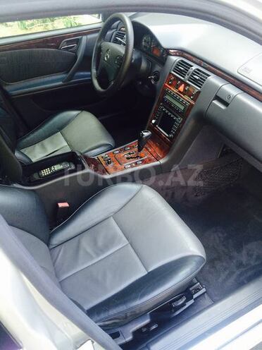 Mercedes E 320 2000, 218,000 km - 3.2 l - Bakı