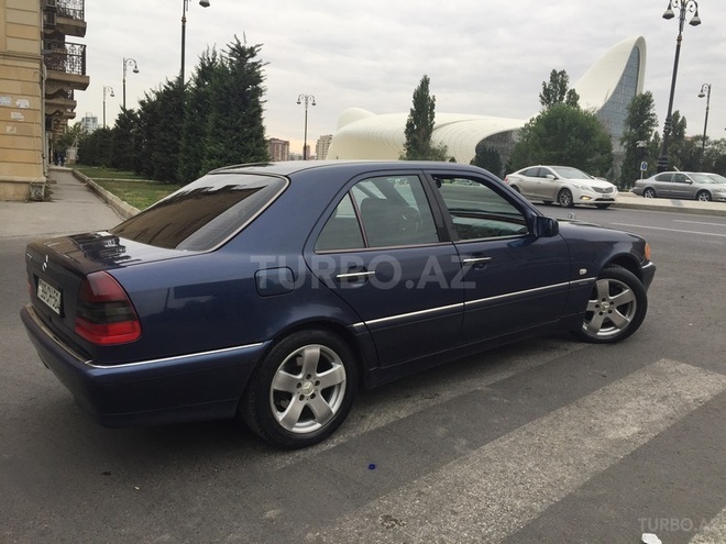 Mercedes C 240 1999, 207,000 km - 2.4 l - Bakı