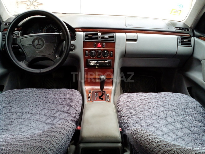 Mercedes E 240 1998, 351,000 km - 2.4 l - Bakı