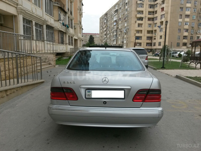 Mercedes E 240 2000, 260,000 km - 2.6 l - Bakı