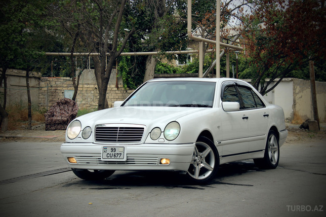 Mercedes E 240 1999, 265,624 km - 2.4 l - Bakı