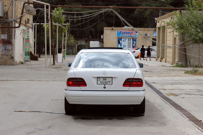 Mercedes E 240 1999, 265,624 km - 2.4 l - Bakı