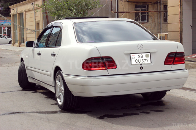 Mercedes E 240 1999, 265,624 km - 2.4 l - Bakı