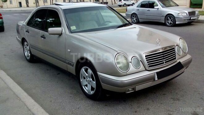 Mercedes E 220 1999, 235,000 km - 2.2 l - Bakı