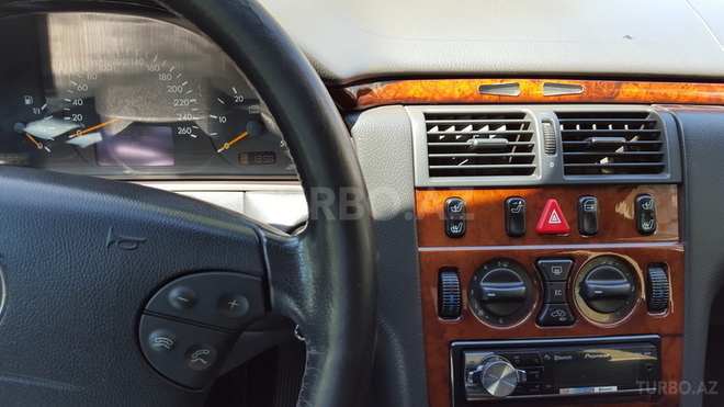 Mercedes E 220 2001, 215,000 km - 2.2 l - Bakı