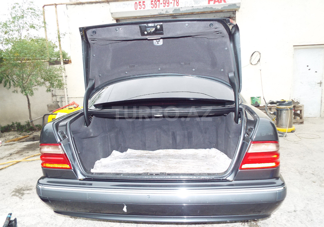 Mercedes E 220 2000, 227,500 km - 2.2 l - Bakı