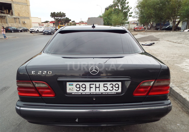 Mercedes E 220 2000, 227,500 km - 2.2 l - Bakı