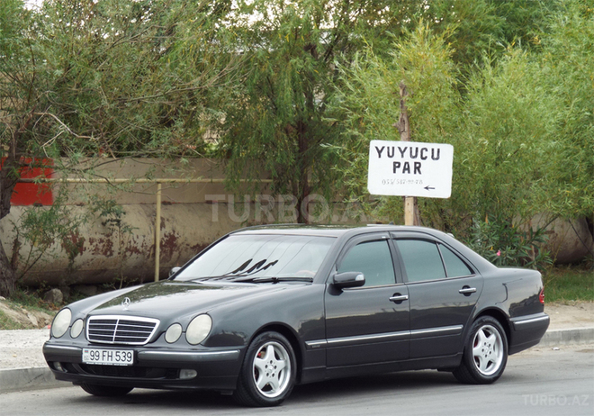 Mercedes E 220 2000, 227,500 km - 2.2 l - Bakı