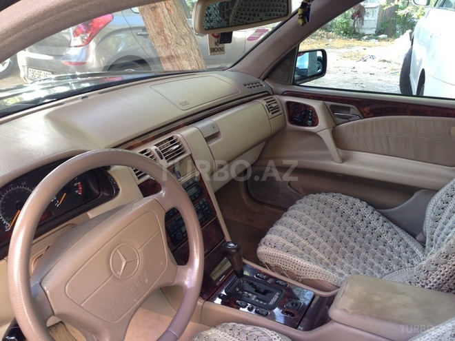Mercedes E 320 1998, 240,000 km - 3.2 л - Bakı