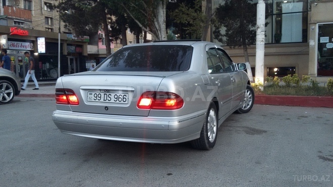 Mercedes E 270 1999, 217,000 km - 2.7 l - Bakı