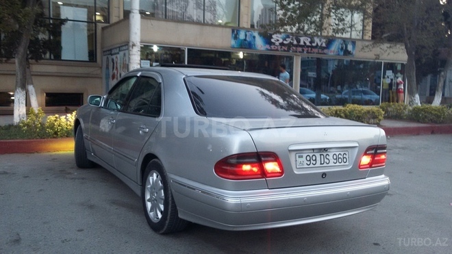 Mercedes E 270 1999, 217,000 km - 2.7 l - Bakı