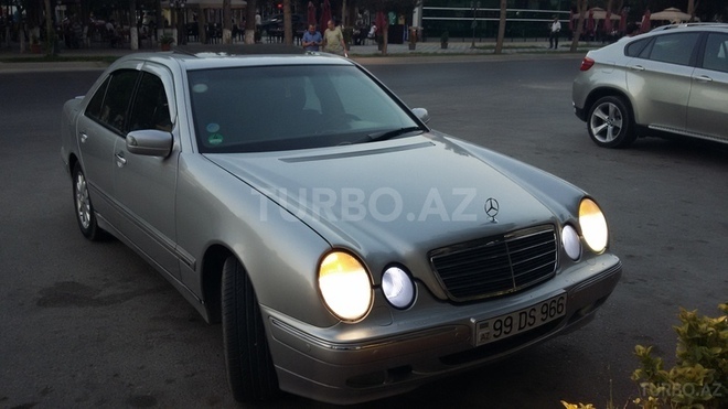 Mercedes E 270 1999, 217,000 km - 2.7 l - Bakı