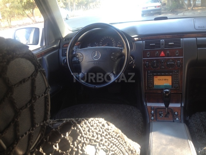 Mercedes E 240 2000, 192,646 km - 2.4 l - Bakı