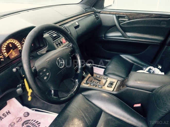Mercedes E 240 2001, 180,000 km - 2.6 l - Bakı