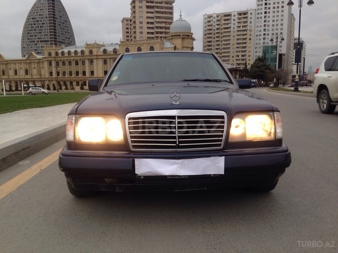 Mercedes E 220 1995, 320,000 km - 2.2 л - Bakı