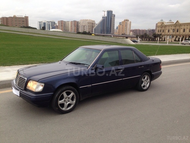Mercedes E 220 1995, 320,000 km - 2.2 л - Bakı