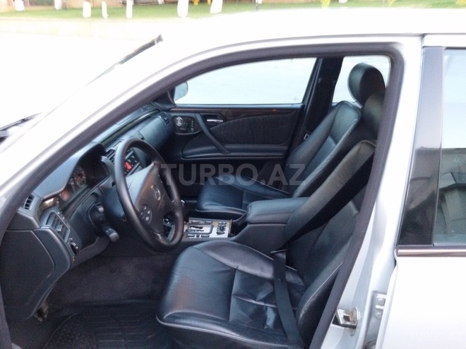 Mercedes E 240 2001, 210,000 km - 2.6 л - Bakı