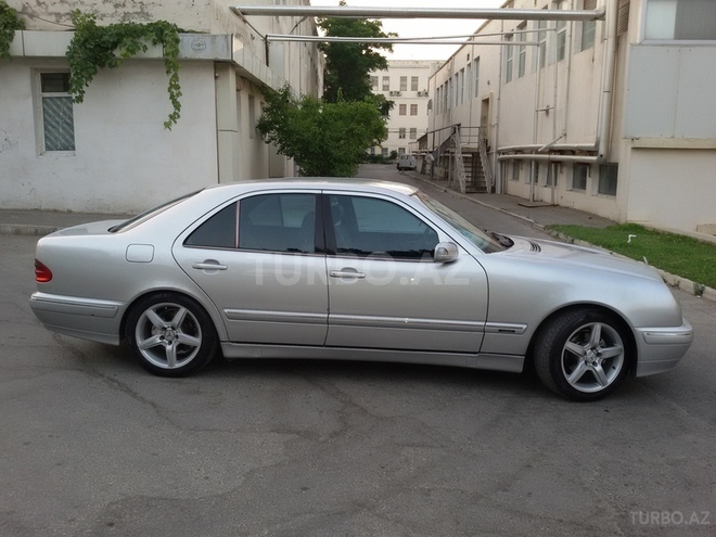 Mercedes E 240 2001, 210,000 km - 2.6 л - Bakı